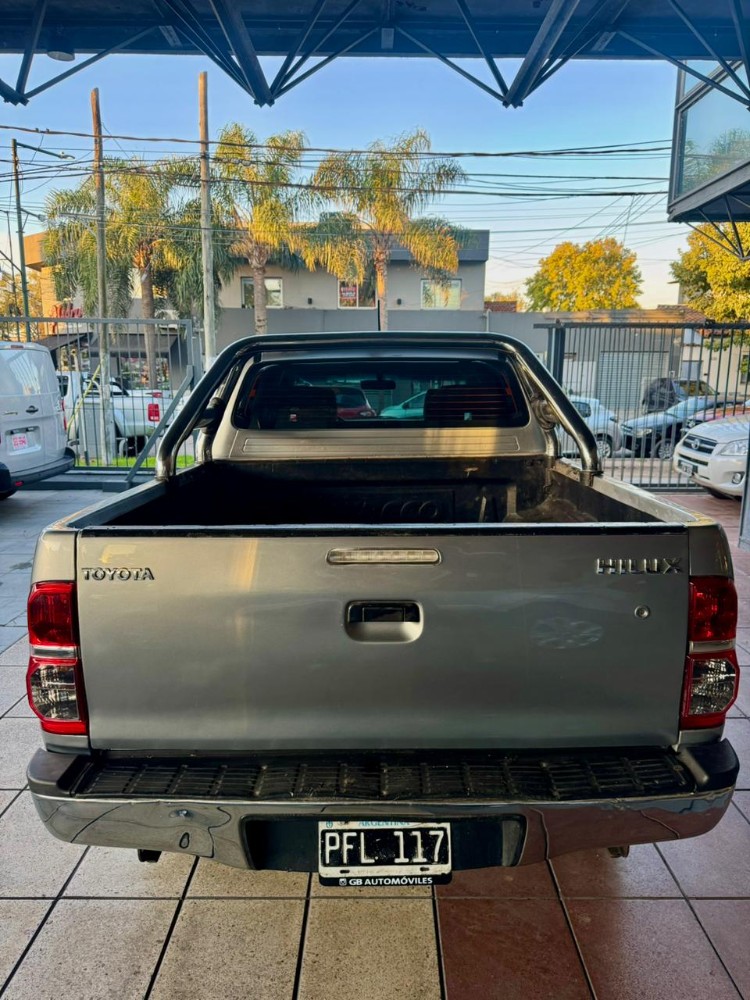Toyota Hilux SR — foto 5